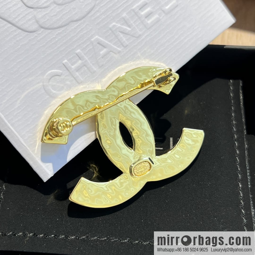 New ☑️ CHANEL Chanel double c gradual change pink brooch