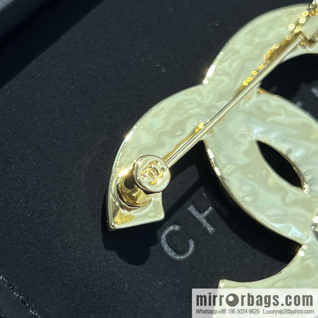 New ☑️ CHANEL Chanel double c gradual change pink brooch