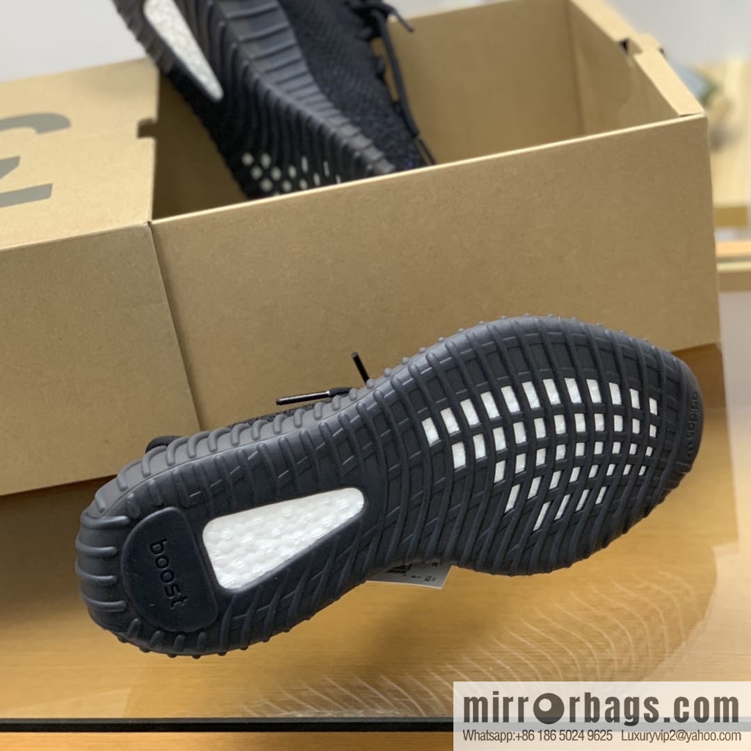 Coconut/Yeezy adopts patchwork [YEEZ * BOST 350 Coconut Black and Blue] Unisex same coconut shoes