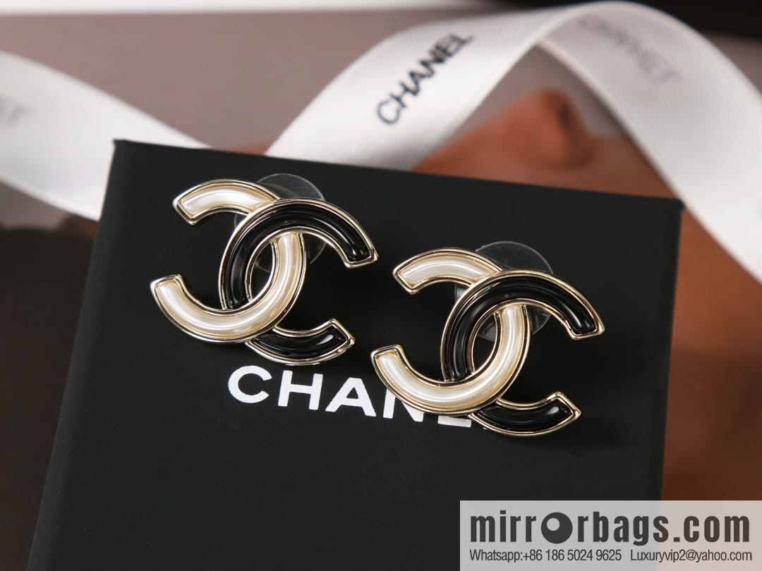 New ☑️ CHANEL Chanel c1 double c black and white stud earrings