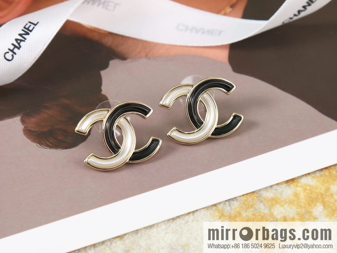 New ☑️ CHANEL Chanel c1 double c black and white stud earrings
