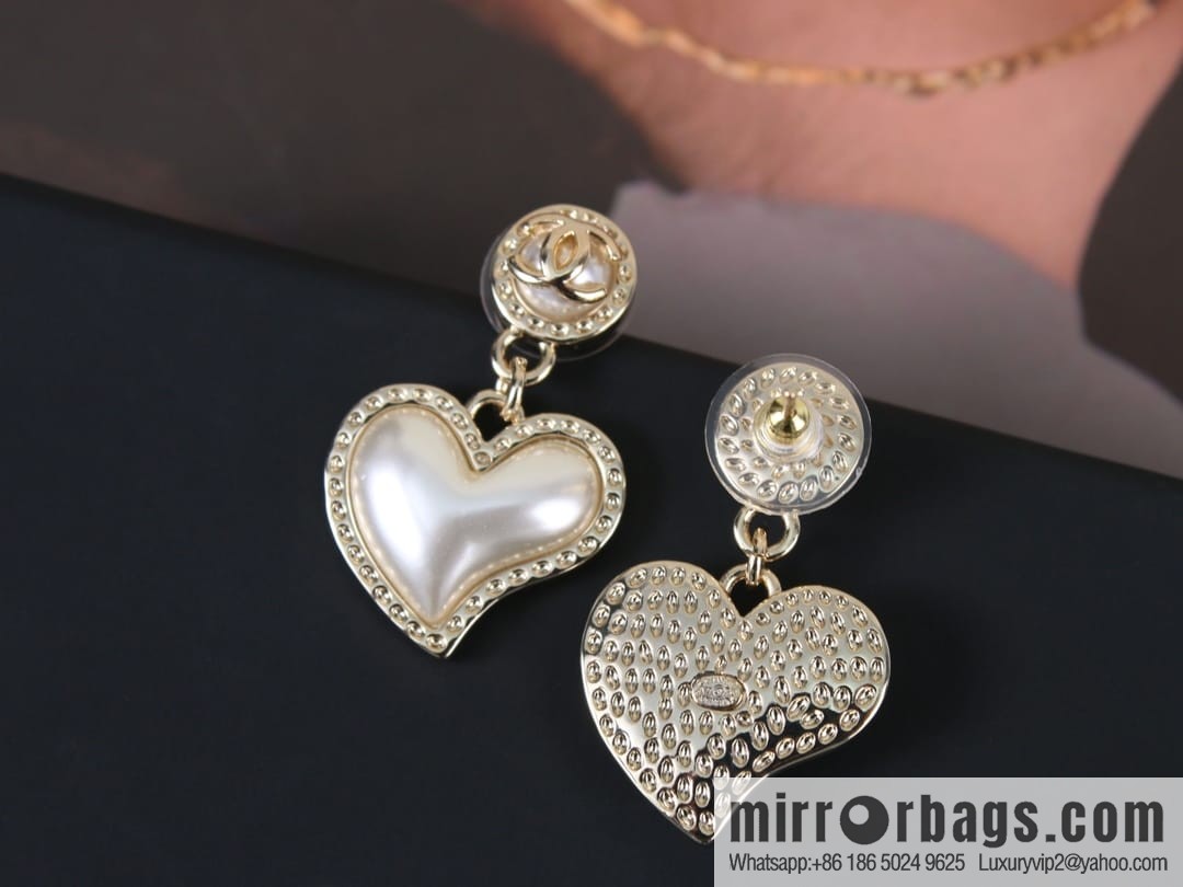 New ☑️ CHANEL Chanel c2 double c peach heart love stud earrings
