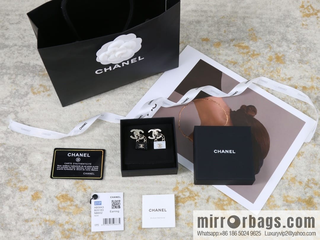 New ☑️ CHANEL Chanel double c lock bag brooch