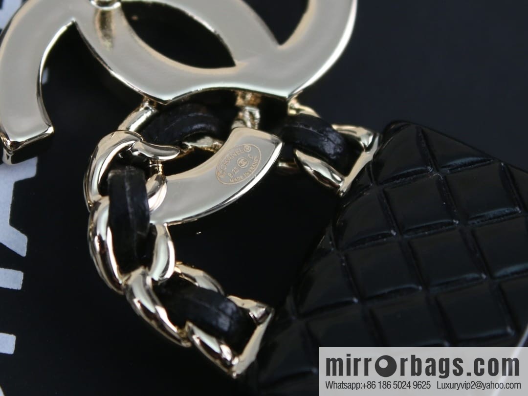 New ☑️ CHANEL Chanel double c lock bag brooch