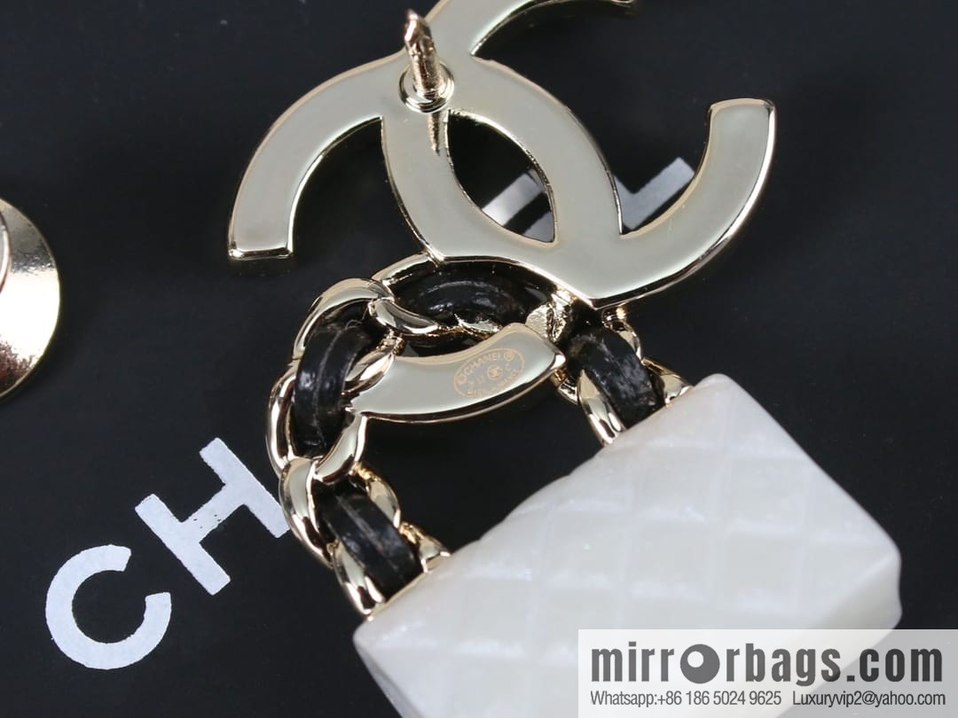 New ☑️ CHANEL Chanel double c lock bag brooch