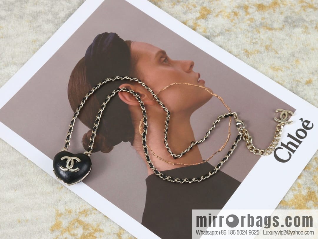 New ☑️ CHANEL Chanel double c peach heart love mirror necklace