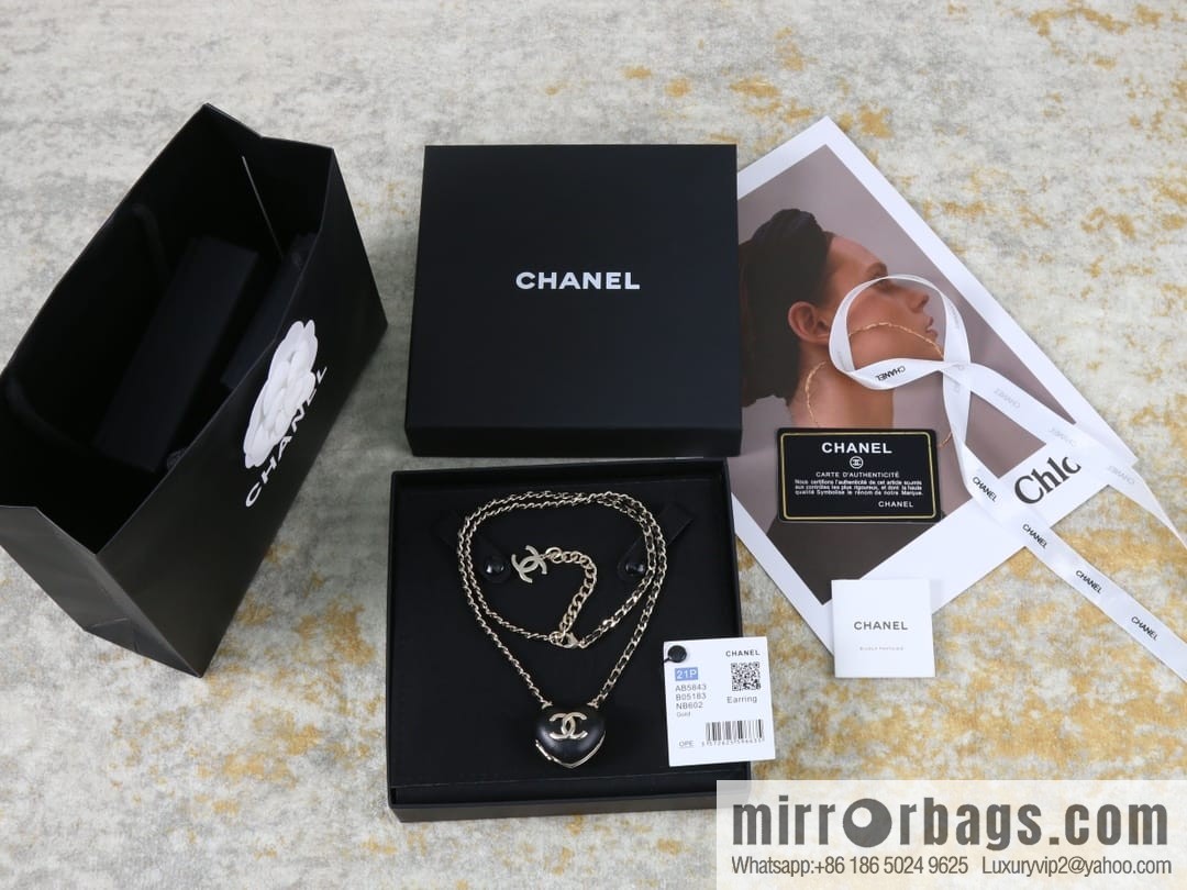 New ☑️ CHANEL Chanel double c peach heart love mirror necklace