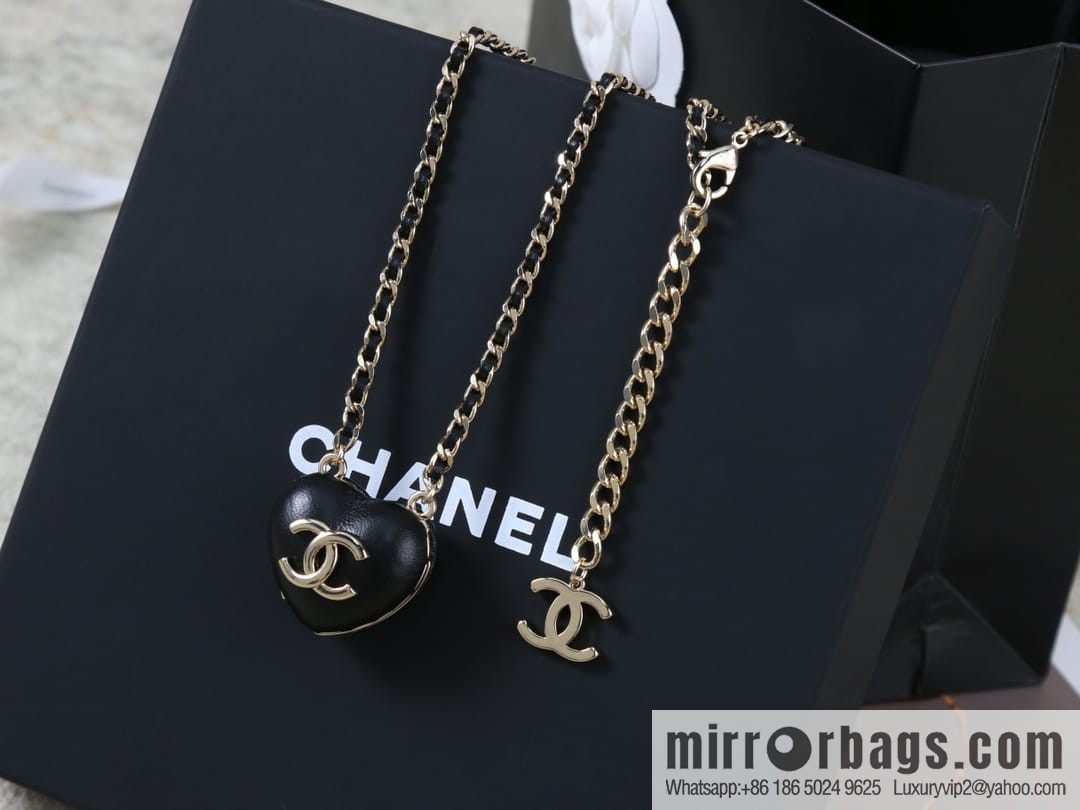 New ☑️ CHANEL Chanel double c peach heart love mirror necklace