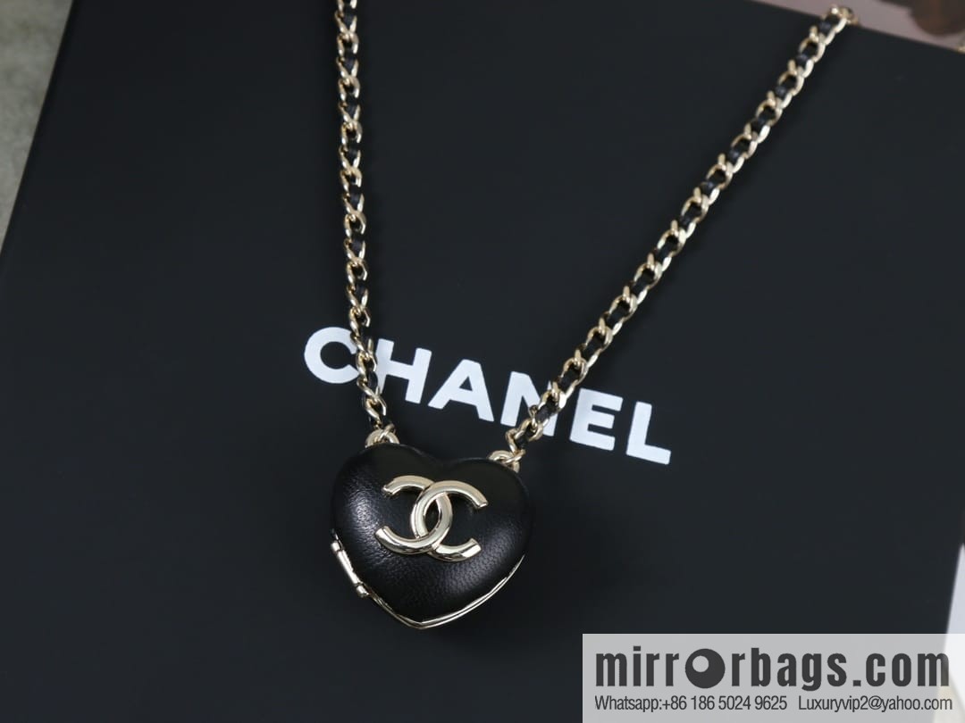 New ☑️ CHANEL Chanel double c peach heart love mirror necklace