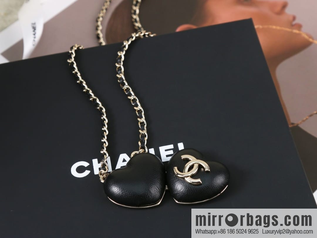 New ☑️ CHANEL Chanel double c peach heart love mirror necklace