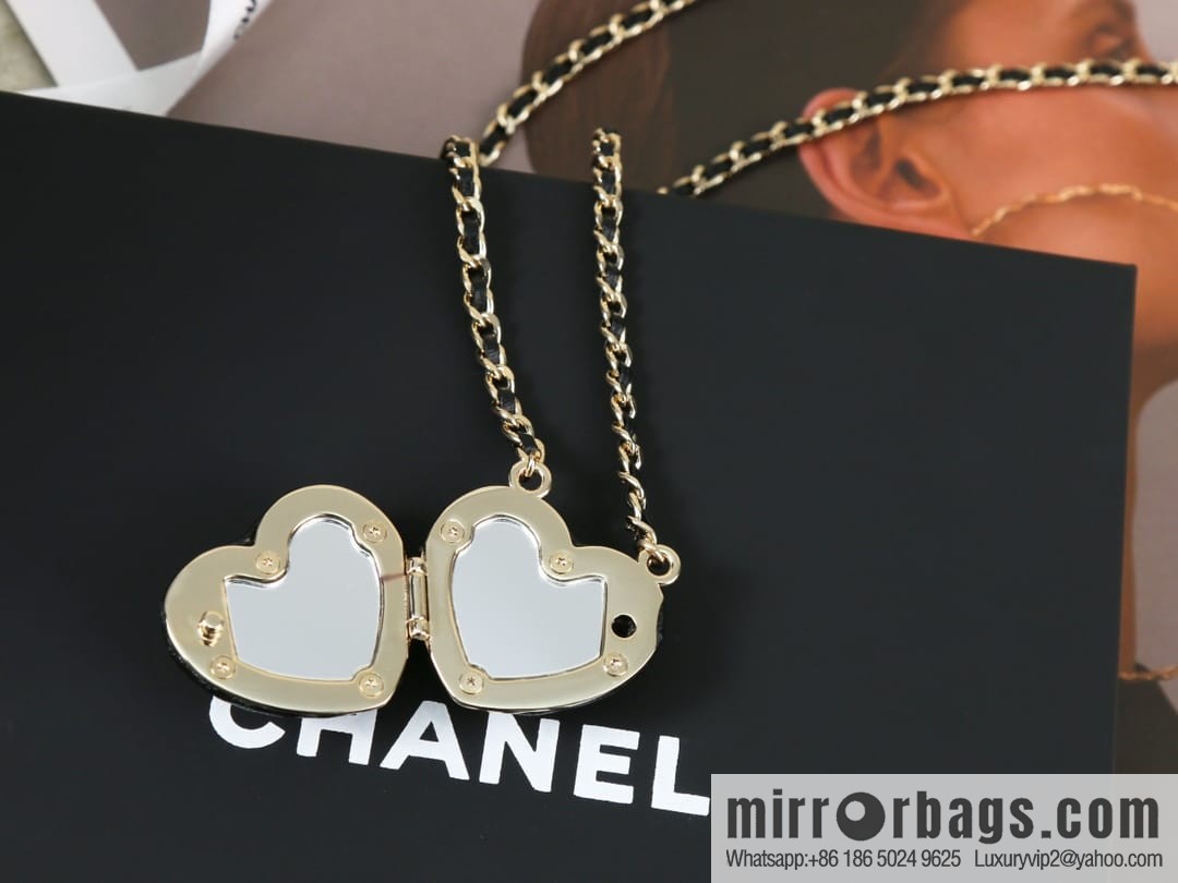 New ☑️ CHANEL Chanel double c peach heart love mirror necklace
