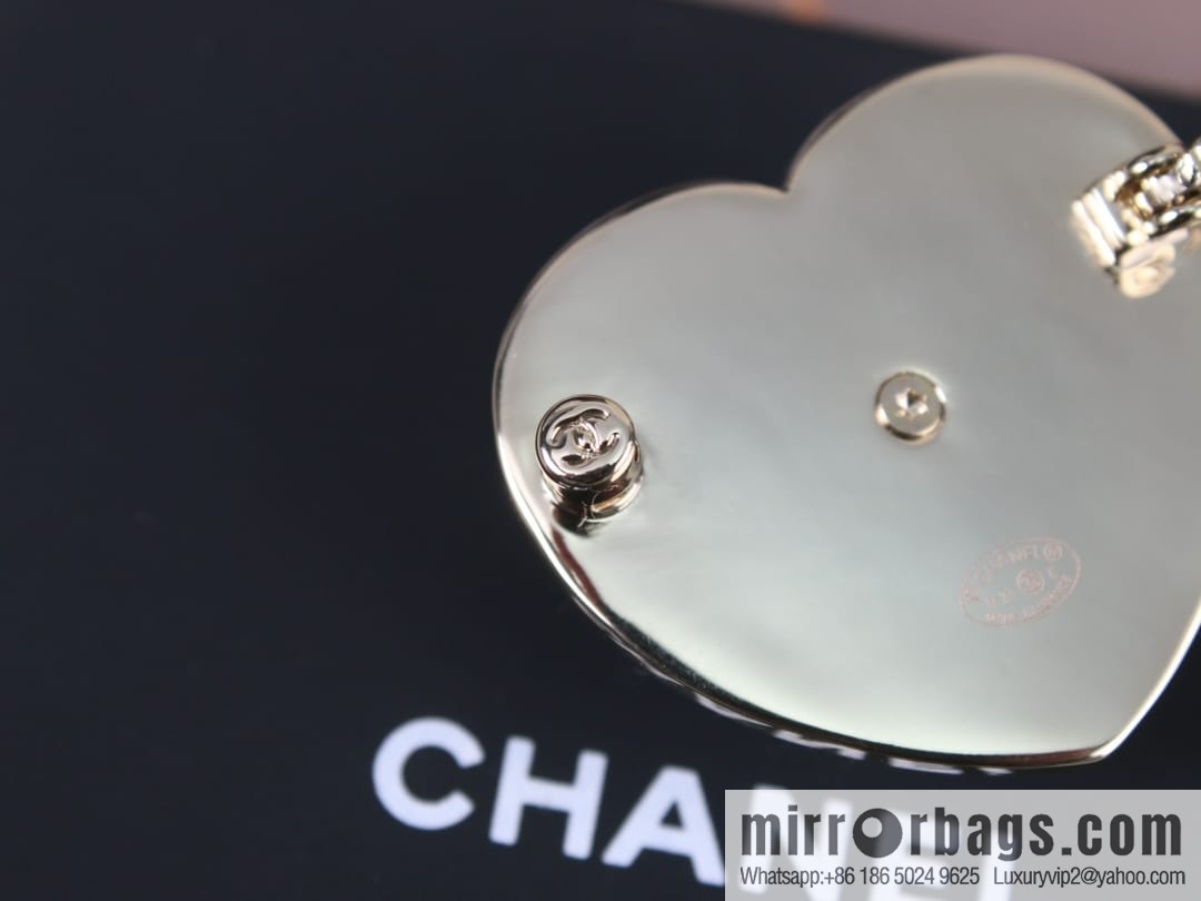 New ☑️ CHANEL Chanel double c editing wool love peach heart brooch