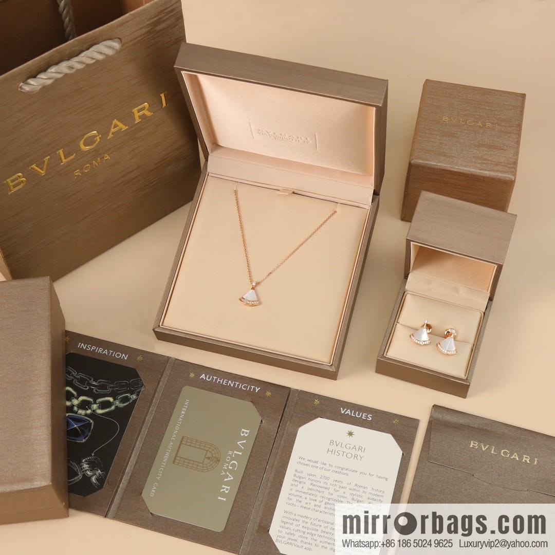BVLGARI Bulgari classic red chalcedony white fritillary fan necklace stud earrings