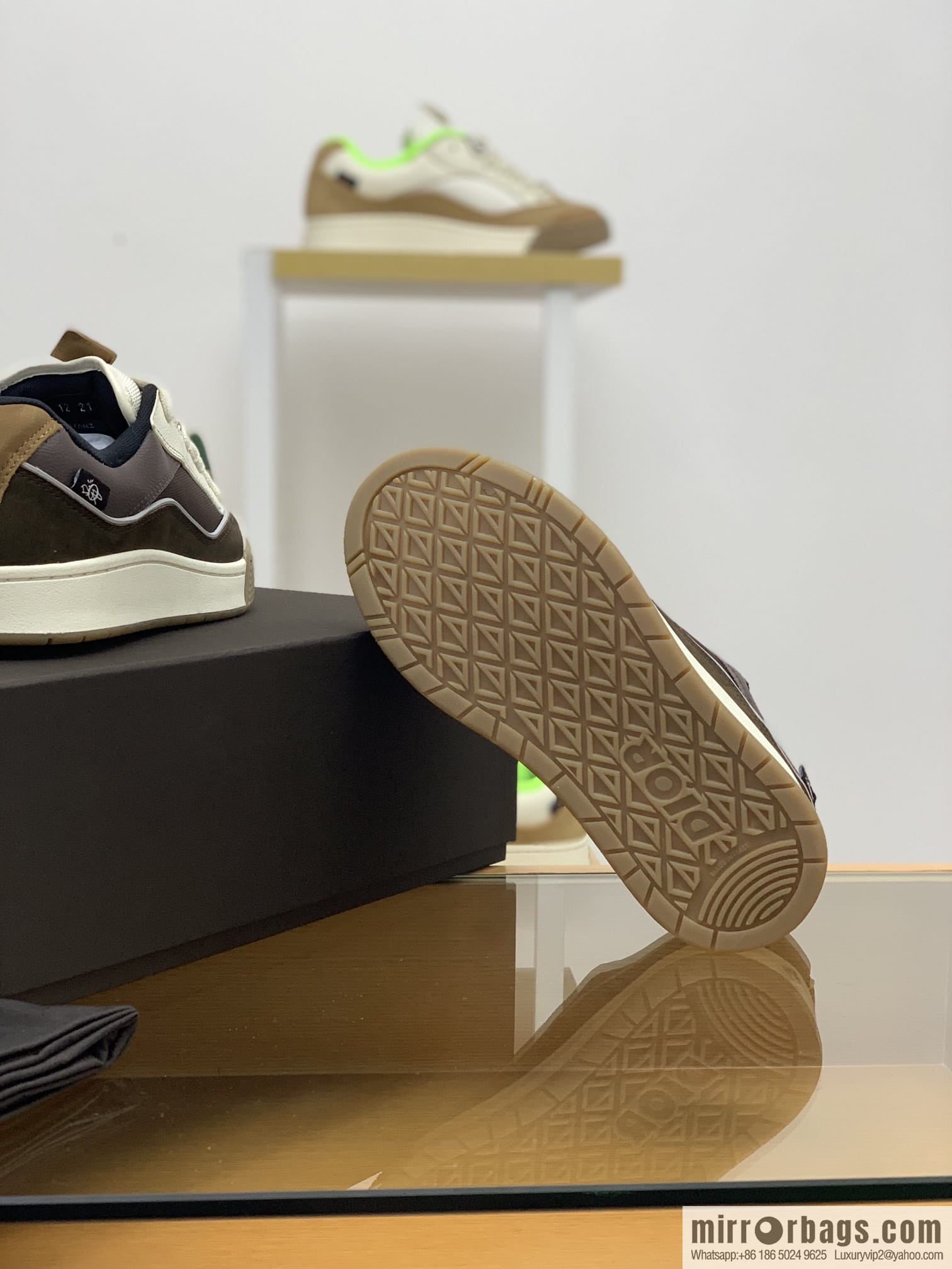 DIOR Dior uses granular calfskin with breathable mesh men's casual retro sneakers