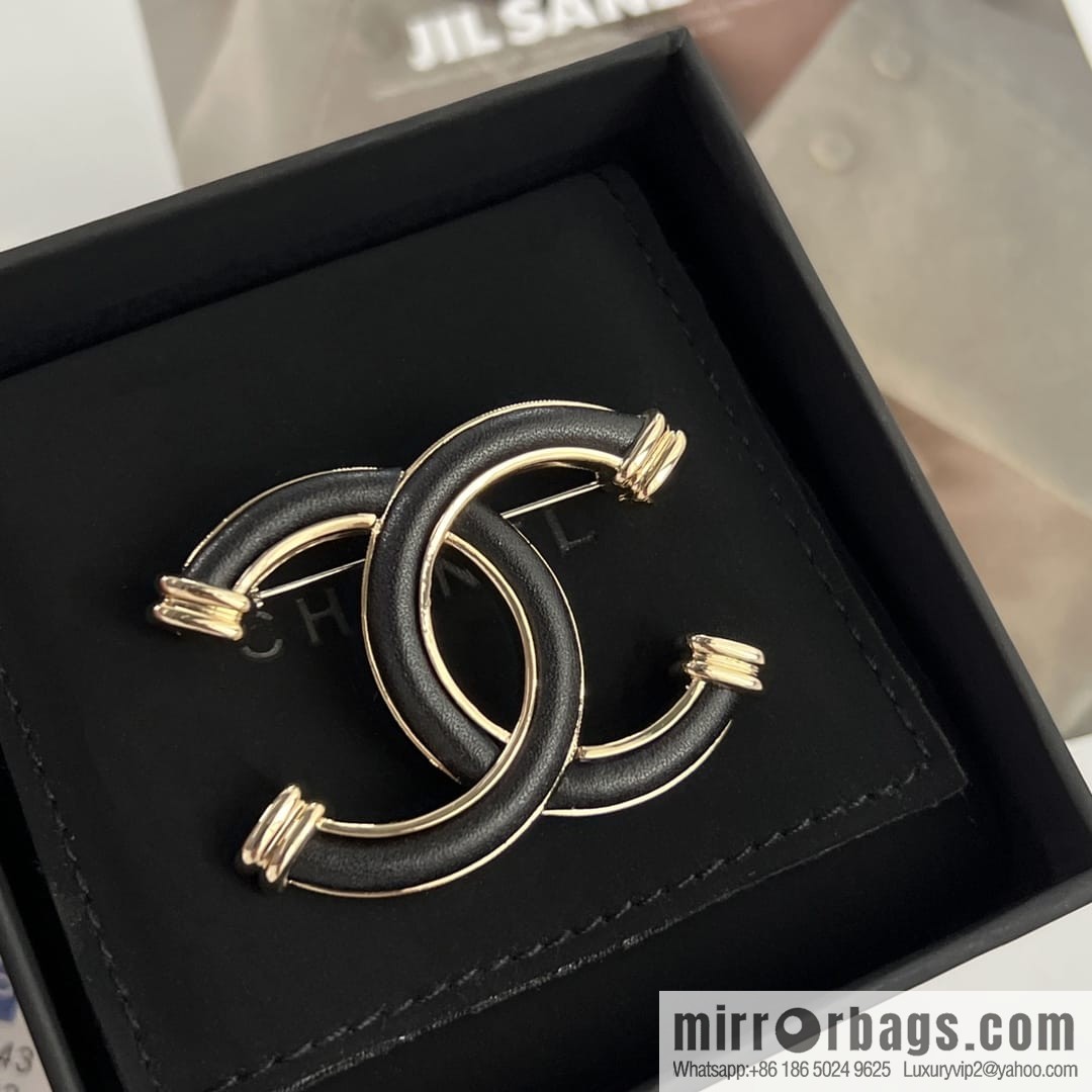 New ☑️ CHANEL Chanel double c black leather brooch necklace