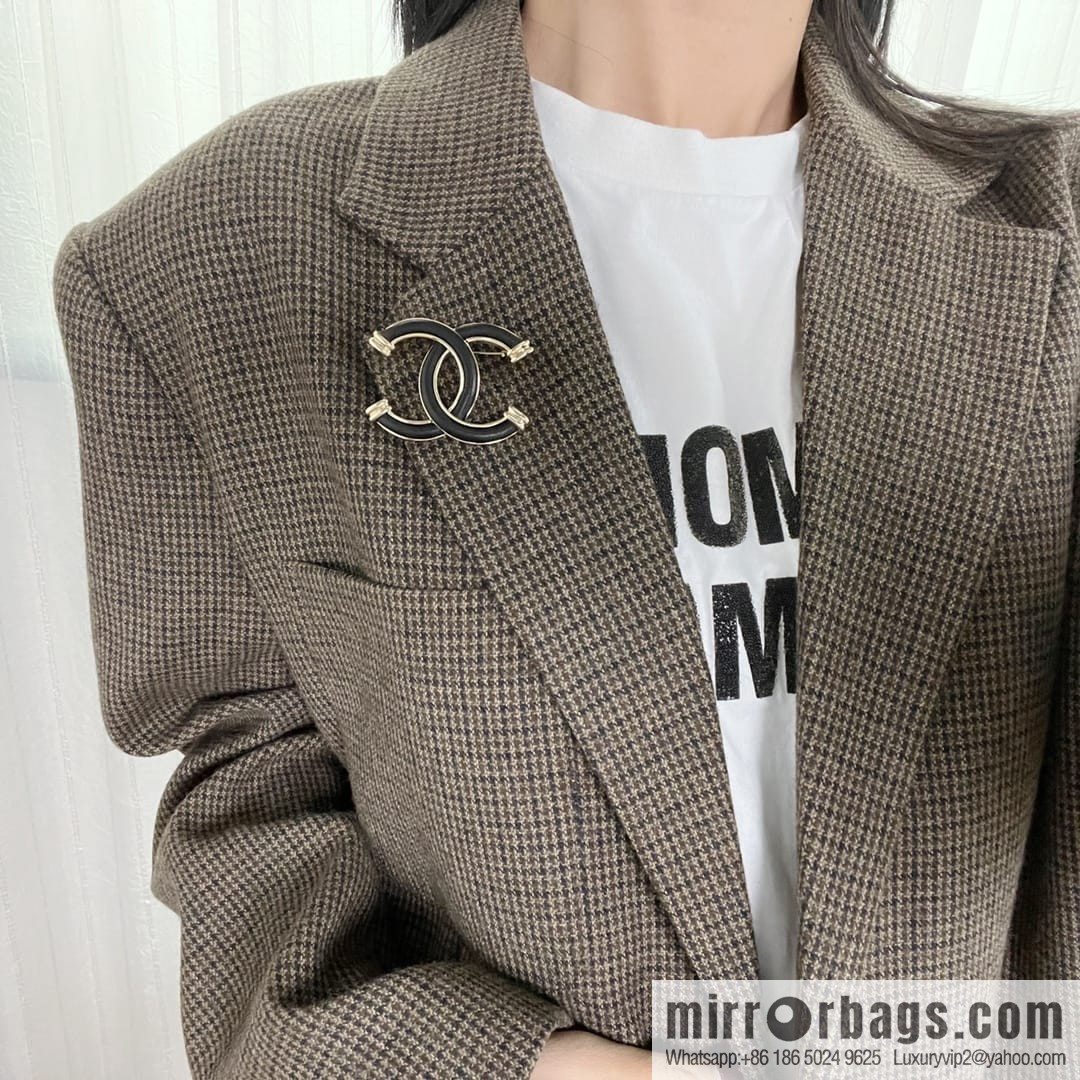 New ☑️ CHANEL Chanel double c black leather brooch necklace