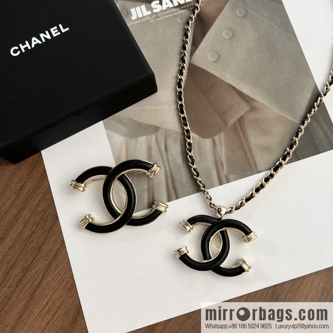 New ☑️ CHANEL Chanel double c black leather brooch necklace