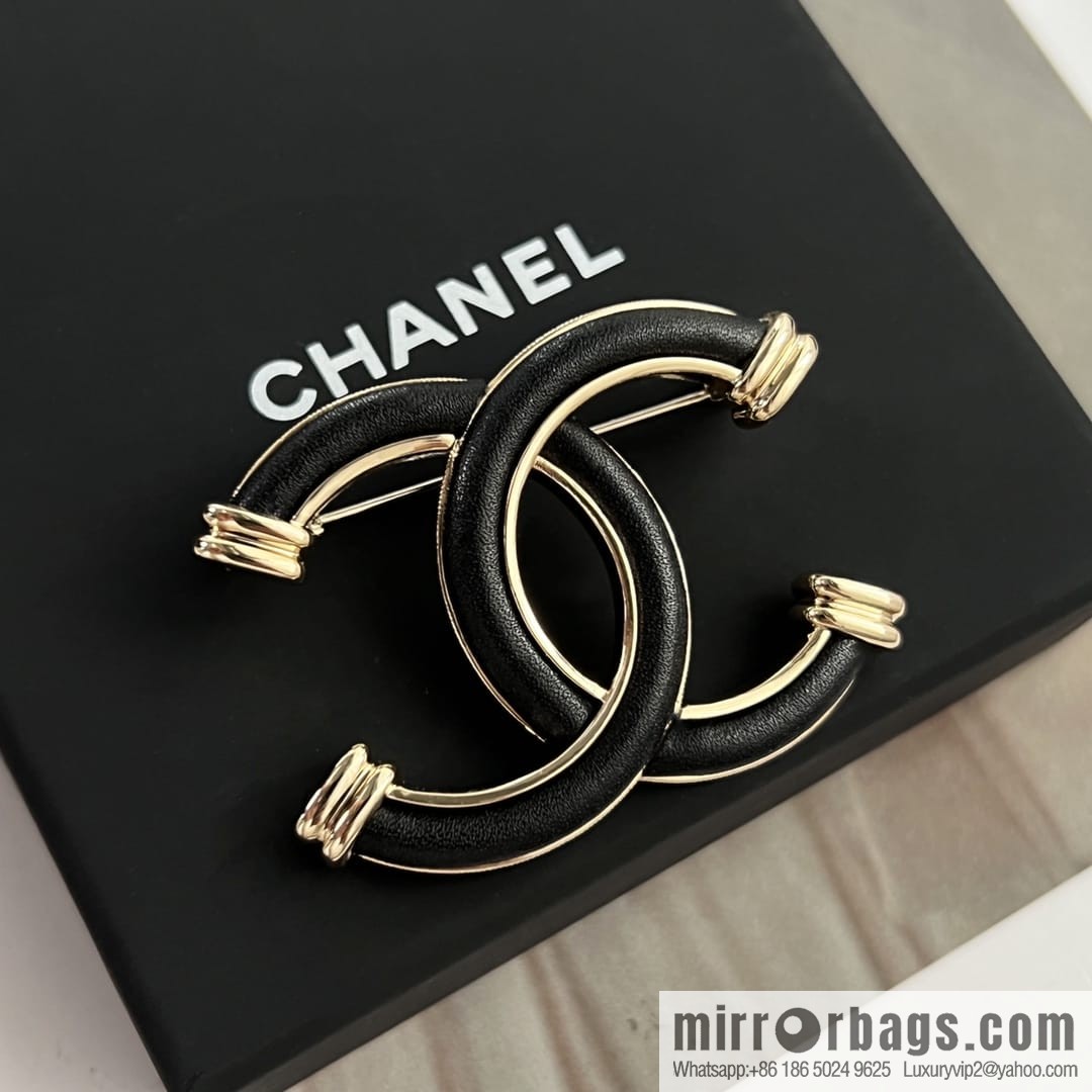 New ☑️ CHANEL Chanel double c black leather brooch necklace