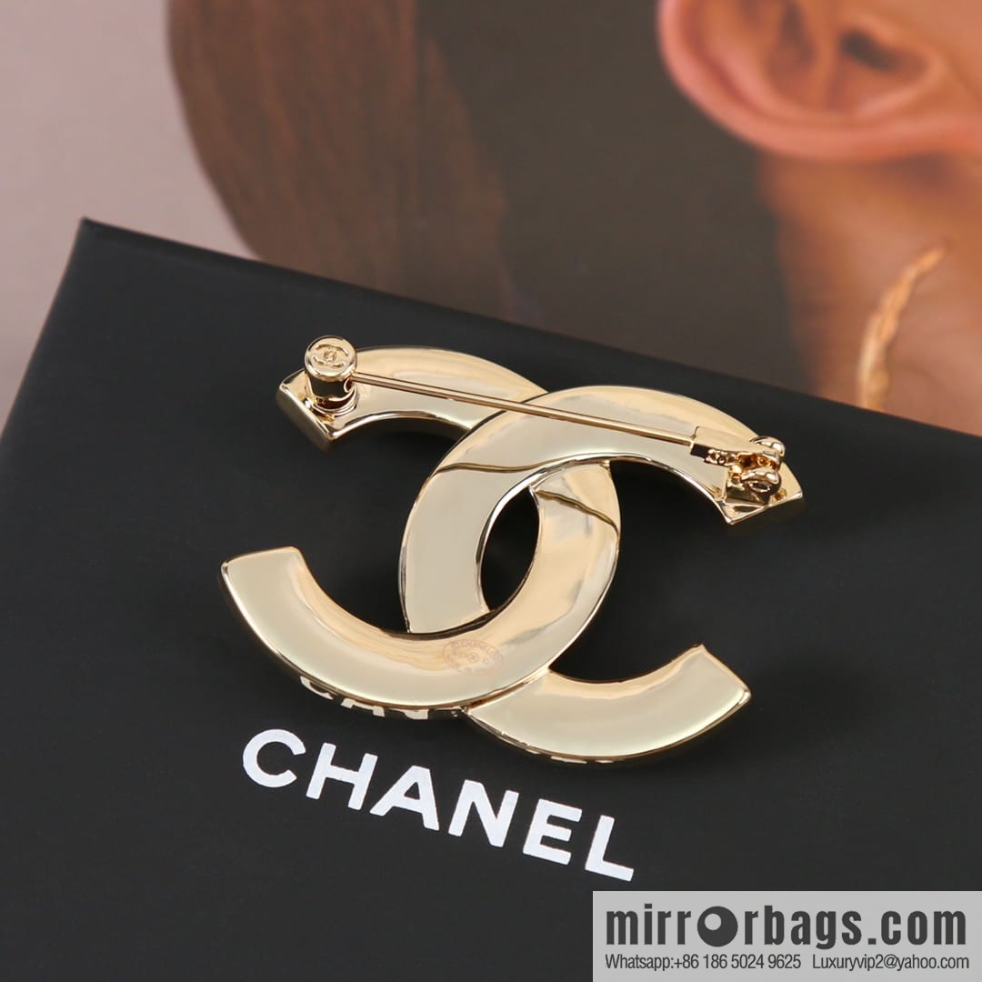New ☑️ CHANEL Chanel double c black and white brooch