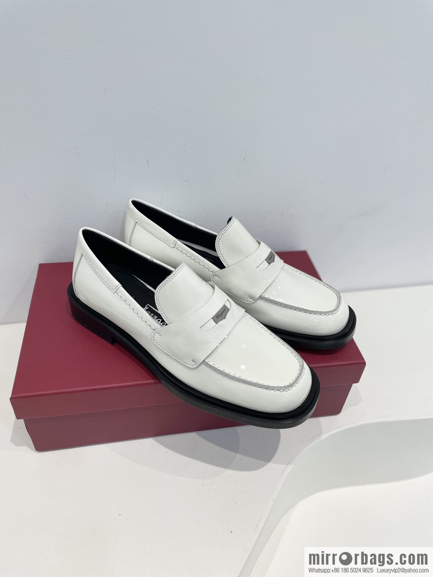 SF ✔️ 2022Salvatore Ferragamo ✔️ New! Ferragamo Vintage coin loafers