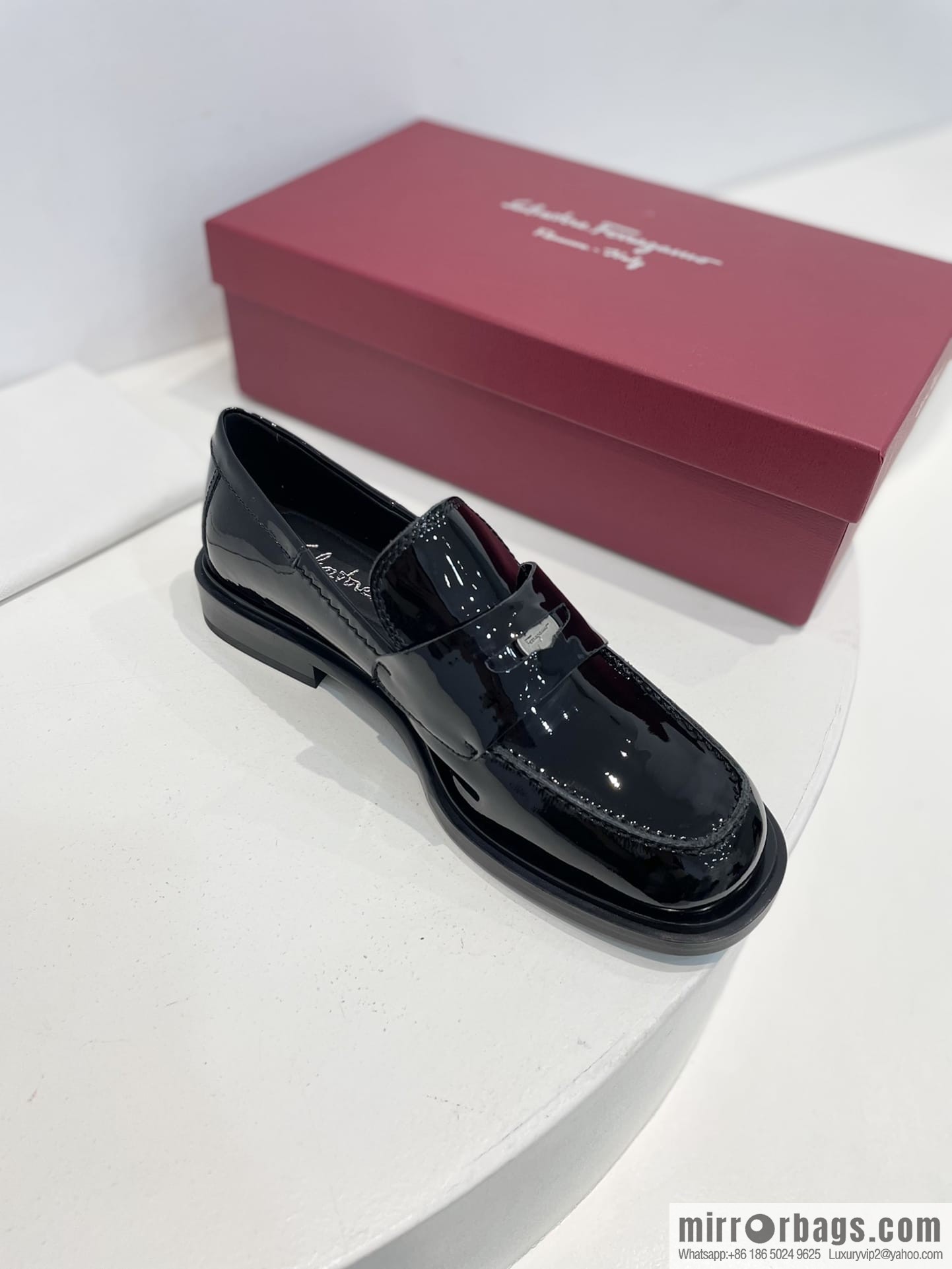 SF ✔️ 2022Salvatore Ferragamo ✔️ New! Ferragamo Vintage coin loafers