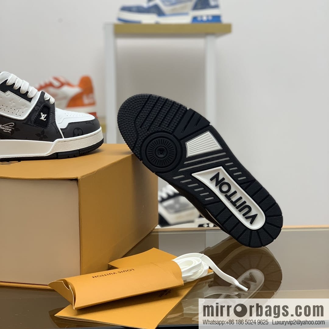 LV/Louis Vuitton uses color-matching calfskin to make high-end men's sports running shoes