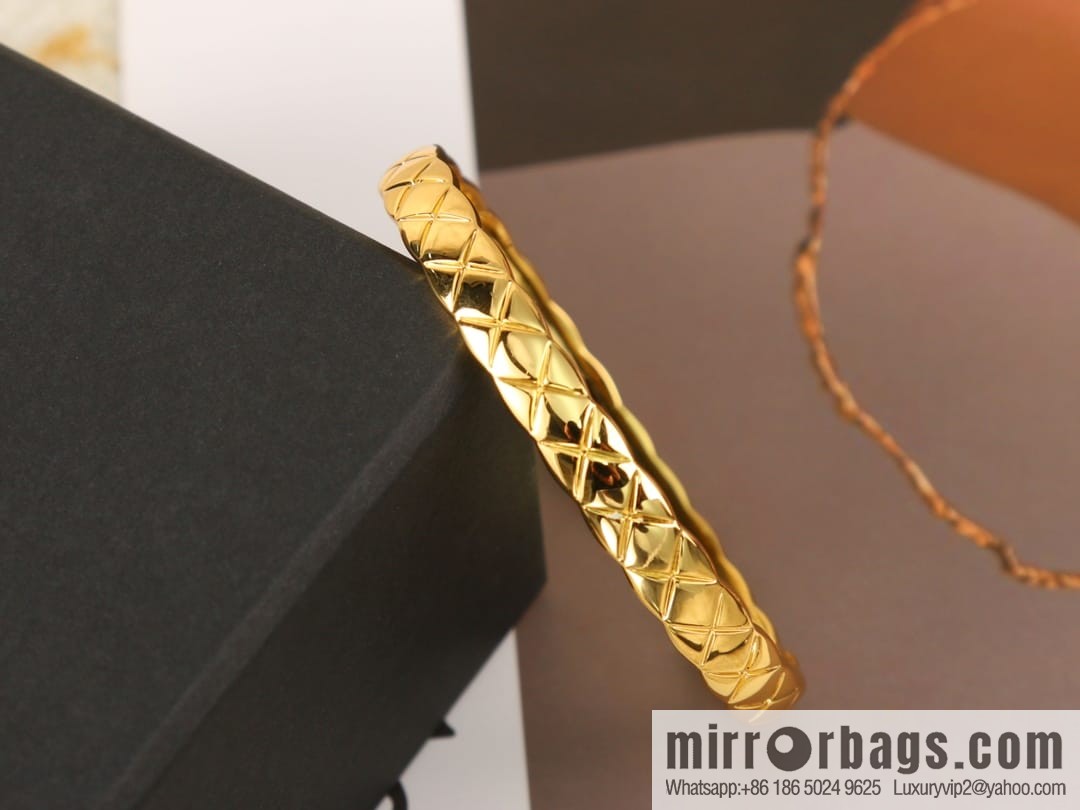 New ☑️ CHANEL Chanel coco crush series rhombus bracelet bracelet