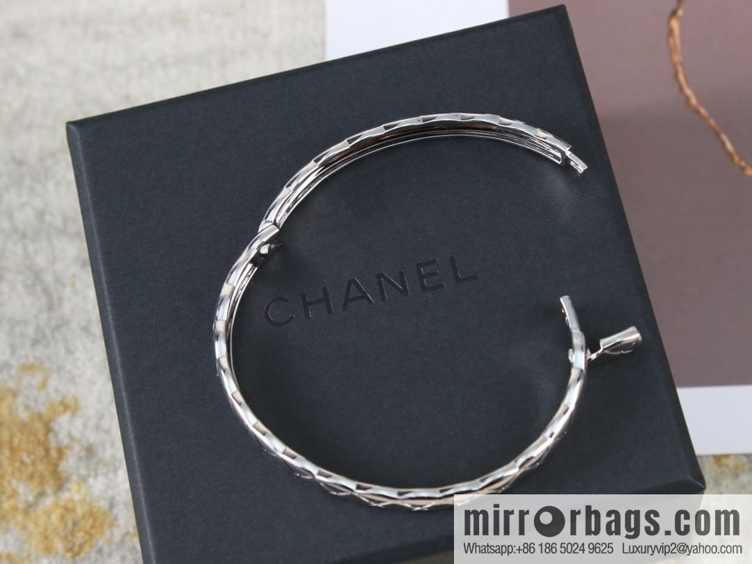 New ☑️ CHANEL Chanel coco crush series rhombus bracelet bracelet