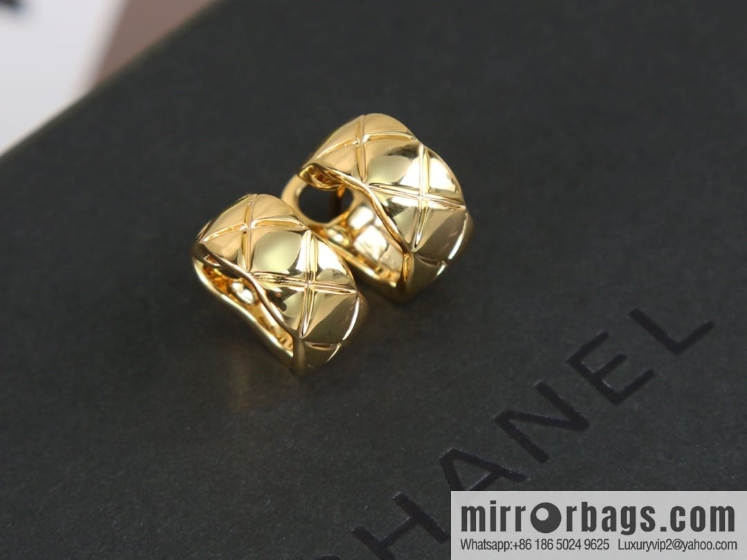 New ☑️ CHANEL Chanel coco crush series rhombus earrings