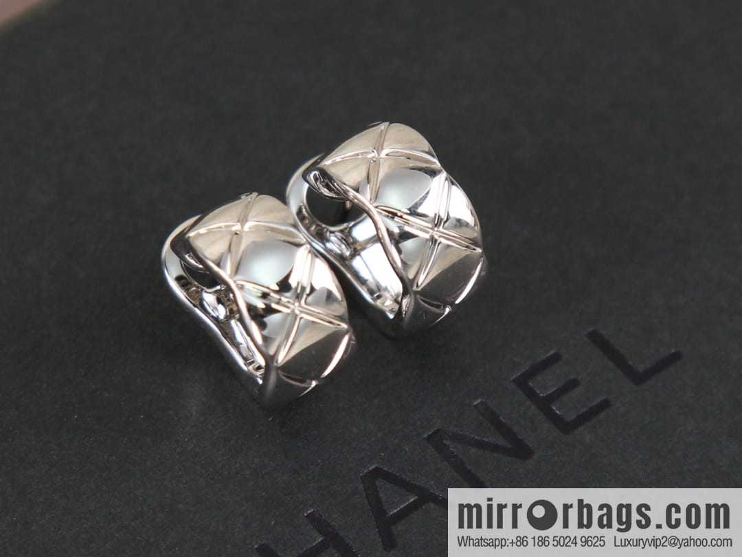 New ☑️ CHANEL Chanel coco crush series rhombus earrings