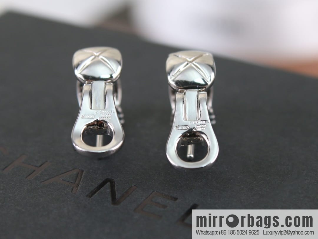 New ☑️ CHANEL Chanel coco crush series rhombus earrings