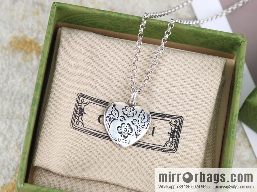 New Gucci gucci peach heart love necklace