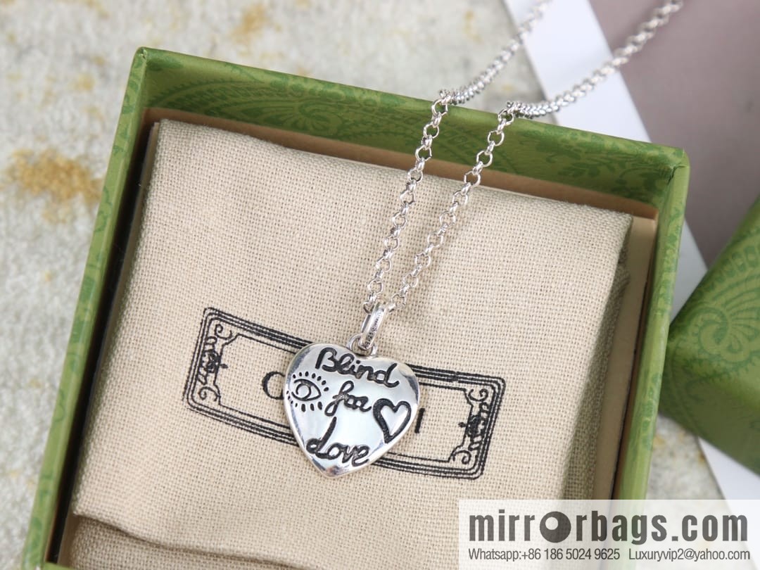 New Gucci gucci peach heart love necklace