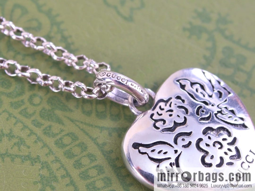 New Gucci gucci peach heart love necklace