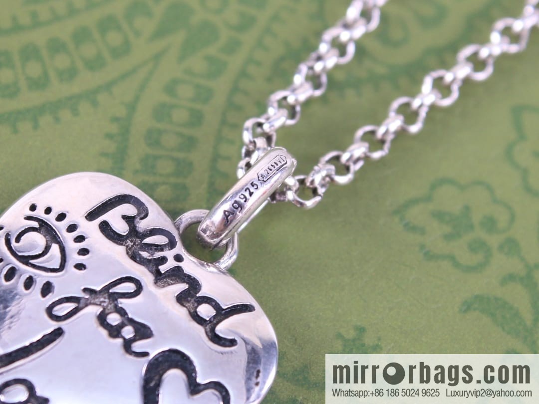 New Gucci gucci peach heart love necklace