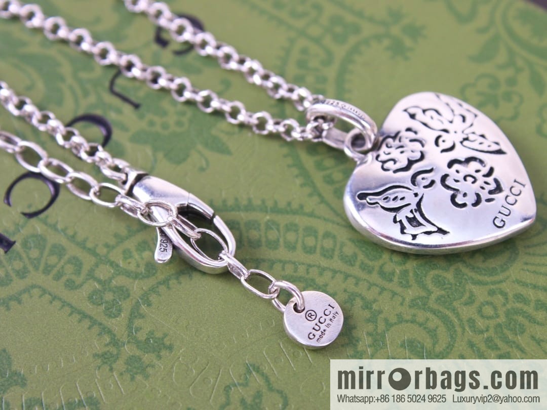 New Gucci gucci peach heart love necklace