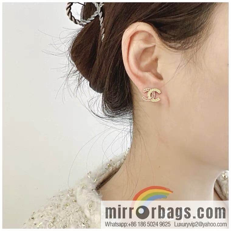 New ☑️ CHANEL Chanel c1 double c color diamond color matching earrings