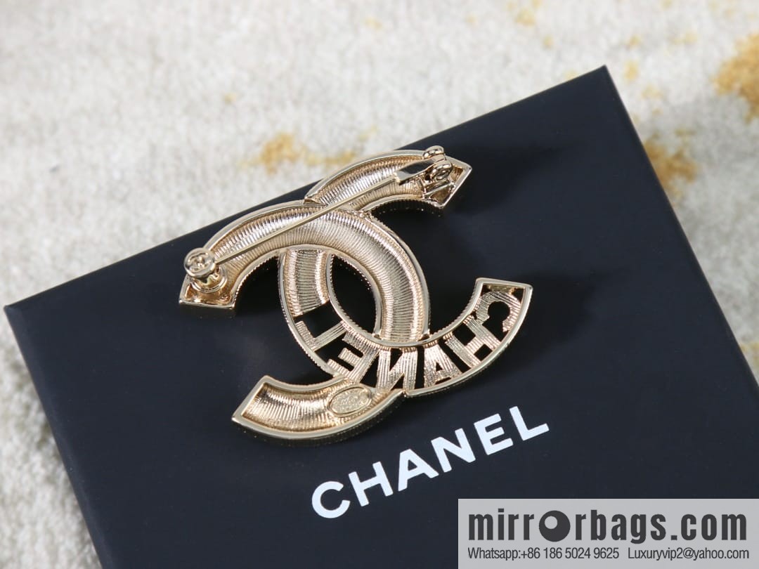 New ☑️ CHANEL Chanel double c colored diamond cut-out brooch