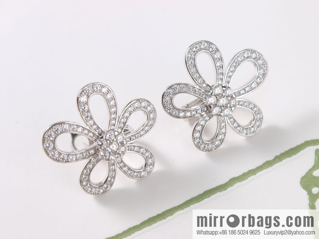 Van Cleef & Arpels Rose de Noel Diamond flower necklace earrings
