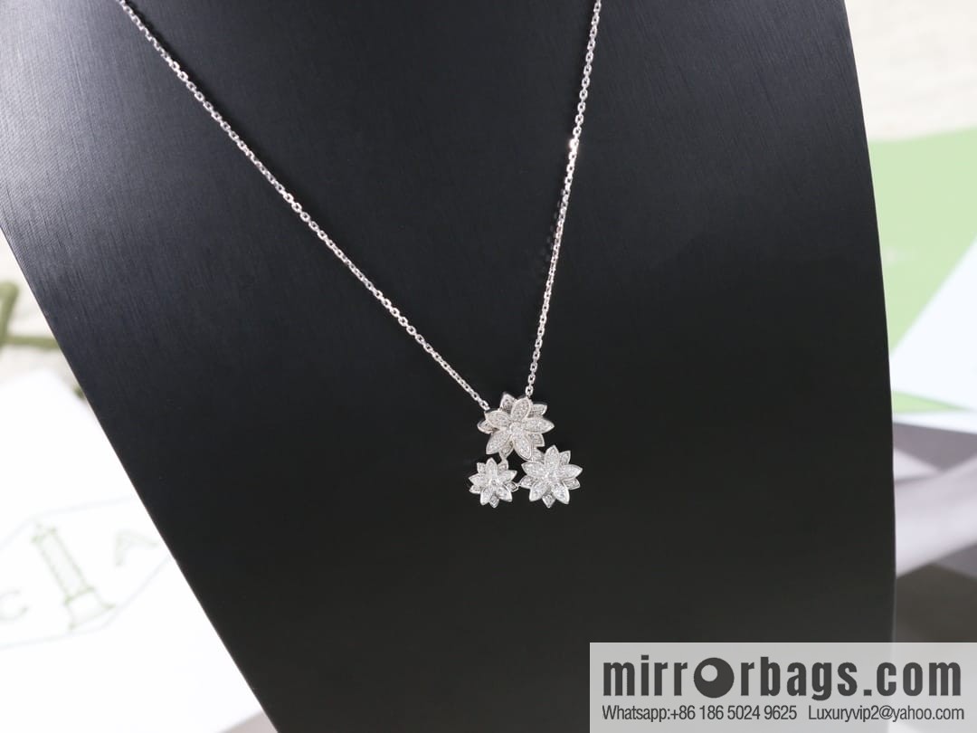 Van Cleef & Arpels lotus necklace