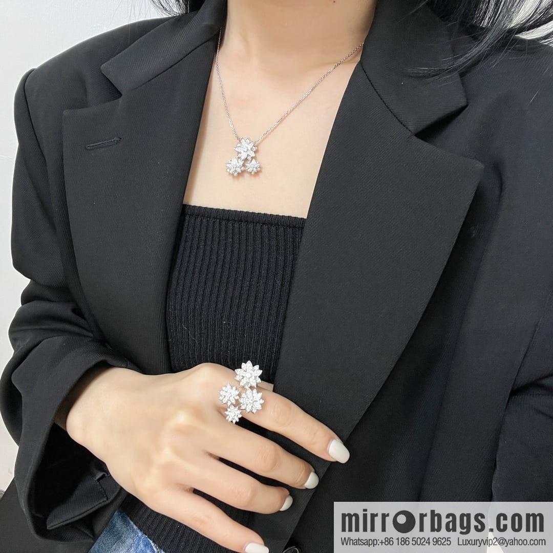 Van Cleef & Arpels lotus necklace