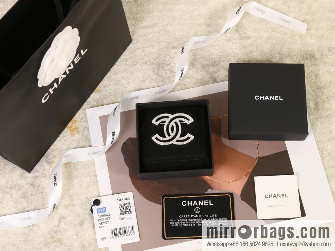 New ☑️ Chanel cut-out full drill double c brooch