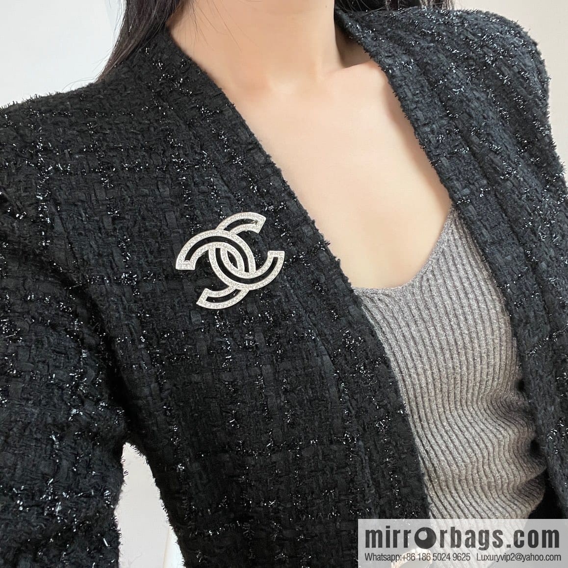 New ☑️ Chanel cut-out full drill double c brooch