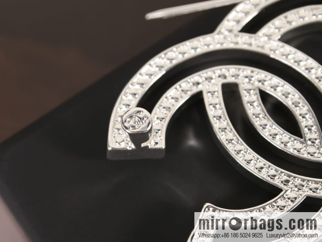 New ☑️ Chanel cut-out full drill double c brooch