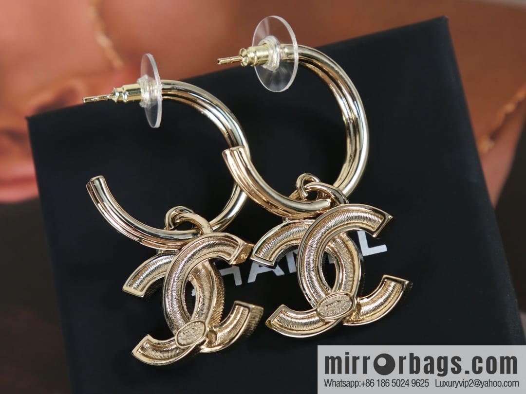 New ☑️ CHANEL Chanel c2 colored diamond stud earrings