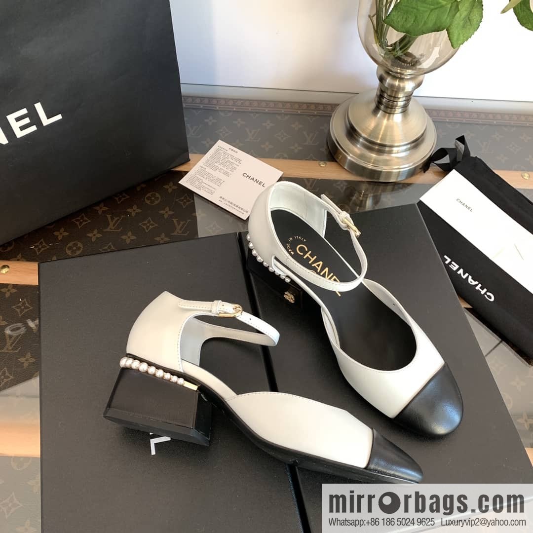 Chanel Xiaoxiang Color matching hollow Mary Jane shoes