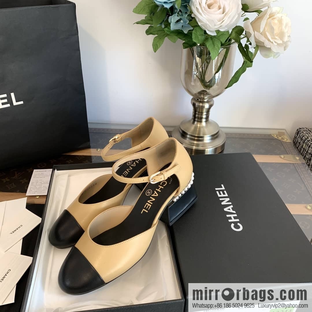 Chanel Xiaoxiang Color matching hollow Mary Jane shoes