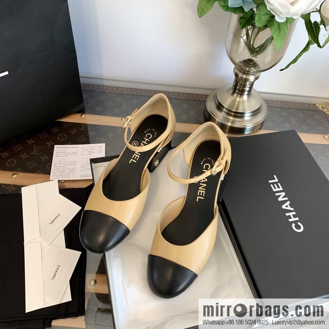 Chanel Xiaoxiang Color matching hollow Mary Jane shoes