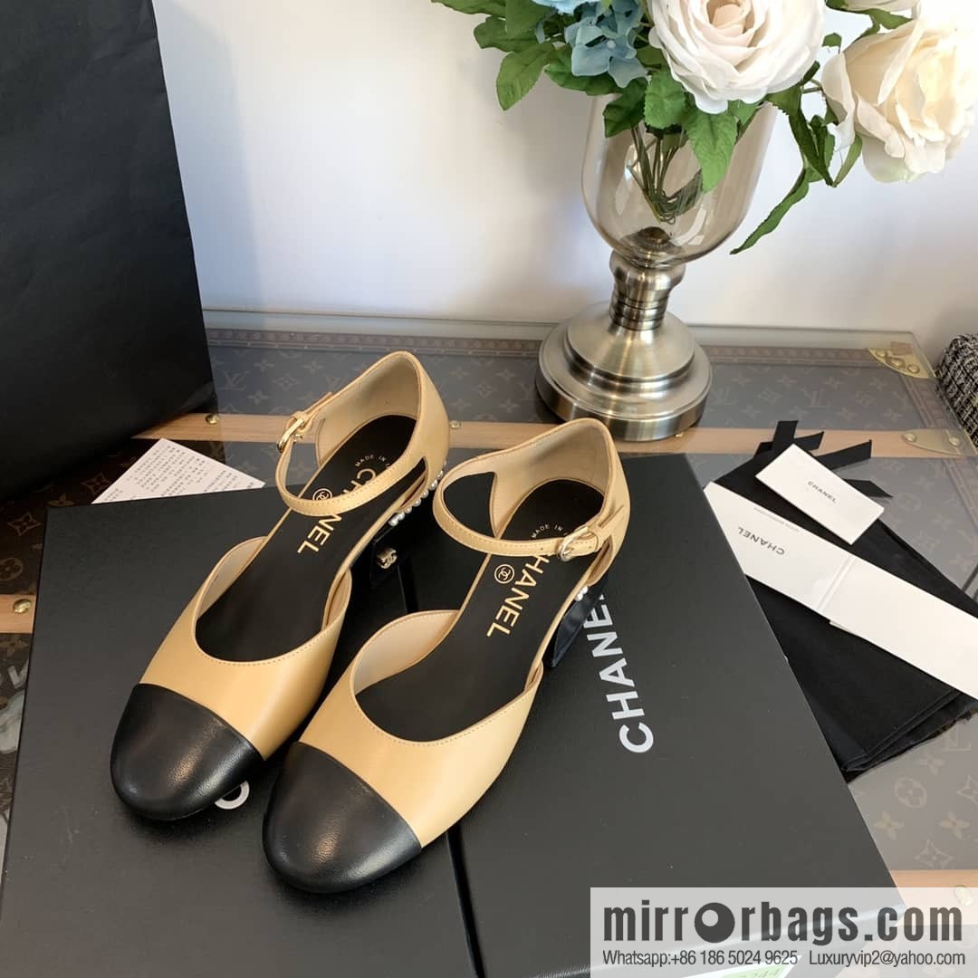 Chanel Xiaoxiang Color matching hollow Mary Jane shoes