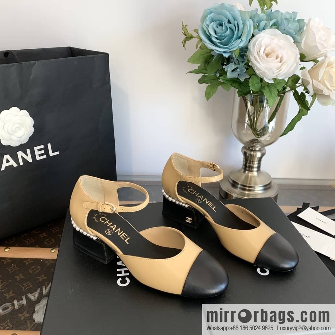 Chanel Xiaoxiang Color matching hollow Mary Jane shoes
